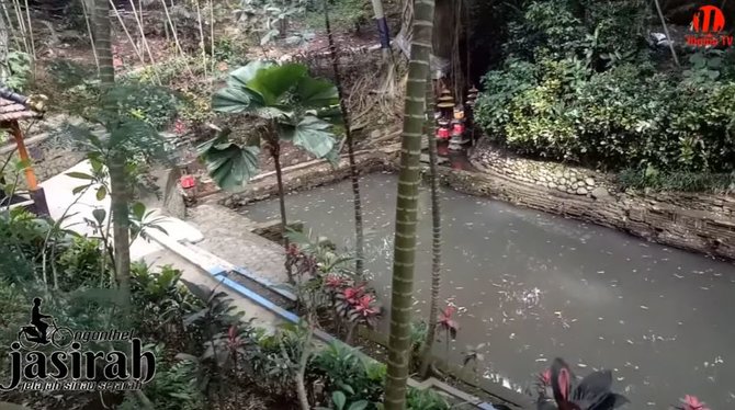 kolam ini disebut tempat mandi ken dedes lokasi ken arok melihat betisnya bersinar