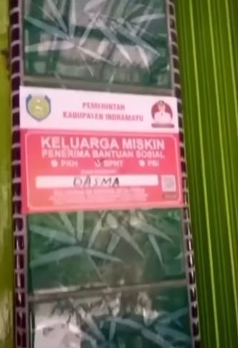 rumah penerima bantuan di indramayu ditempel stiker 039miskin039 salfok kondisi kediaman