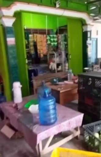 rumah penerima bantuan di indramayu ditempel stiker 039miskin039 salfok kondisi kediaman