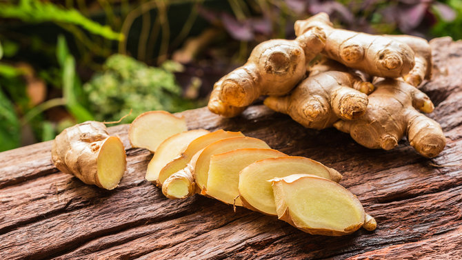 selain buah herbal dan rempah ini juga bikin infused water lebih sehat