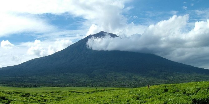 Gunung Kerinci Alami Peningkatan Gempa Tremor, Warga Diminta Waspada