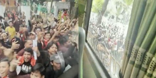 Detik-Detik Bus Timnas Thailand Dilempari-Dipukul saat Tanding di GBK, Bikin Malu RI