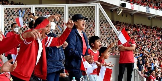 Sri Mulyani Gemes Lihat Timnas Indonesia vs Thailand, Sampai Ingin Turun ke Lapangan