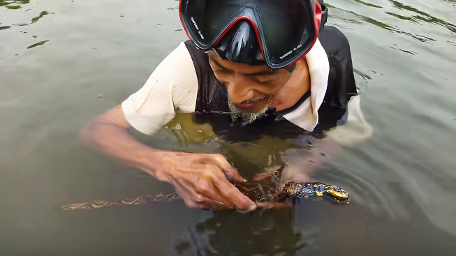 keris pusaka diduga milik raja pertama majapahit ditemukan di sungai