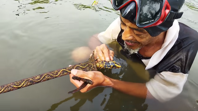 keris pusaka diduga milik raja pertama majapahit ditemukan di sungai