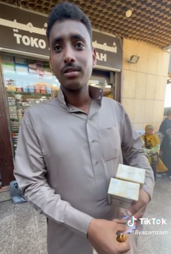 penjual parfum di jeddah ini lancar berbahasa jawa logatnya bikin tak percaya