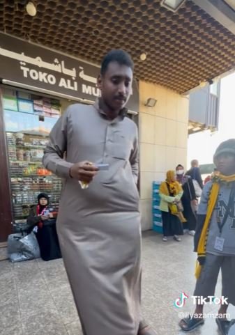 penjual parfum di jeddah ini lancar berbahasa jawa logatnya bikin tak percaya