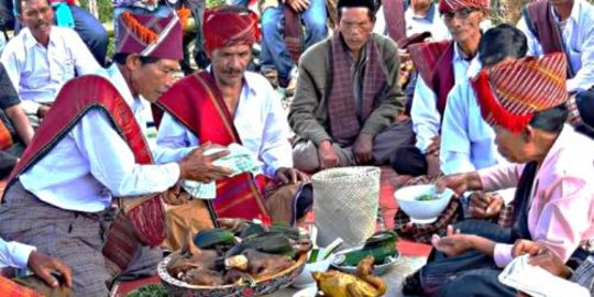 Mengenal Ritual Manganjab, Tradisi Memohon Kesuburan Tanah di Simalungun