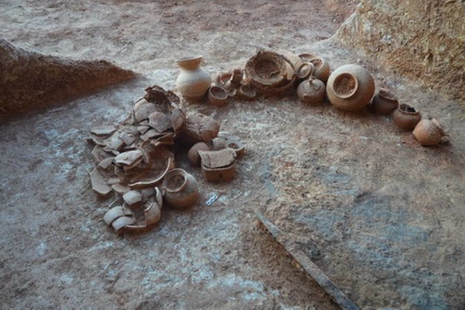 isi makam berusia 1800 tahun di china