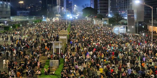 Saat Ribuan Warga Tumpah Ruah di HI Rayakan Tahun Baru 2023
