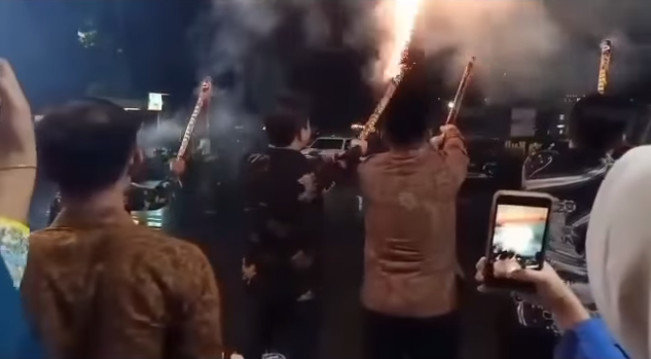 kembang api meledak di tangan wakil bupati kaur