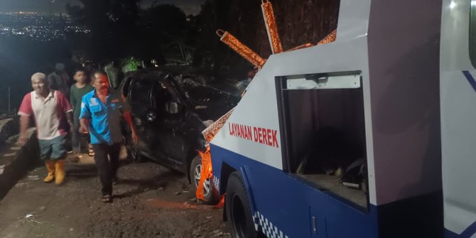 Identitas Korban Kecelakaan Mobil Masuk Jurang di Tamansari Bogor