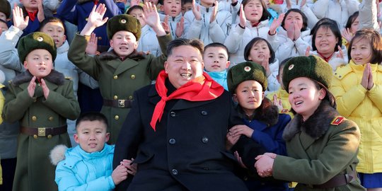 Kedekatan Kim Jong-un Bersama Bibit-Bibit Masa Depan Korea Utara