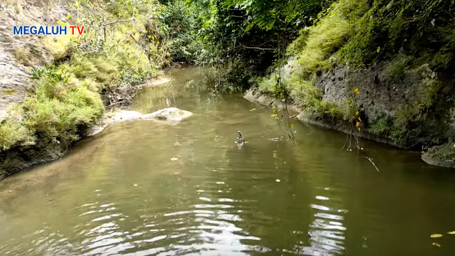 pedang pusaka ditemukan di tengah sungai