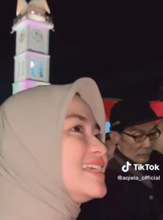 terungkap ini sosok gadis minang cantik bersuara merdu yang diburu netizen