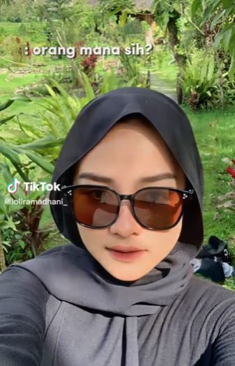 terungkap ini sosok gadis minang cantik bersuara merdu yang diburu netizen