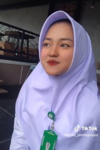 terungkap ini sosok gadis minang cantik bersuara merdu yang diburu netizen