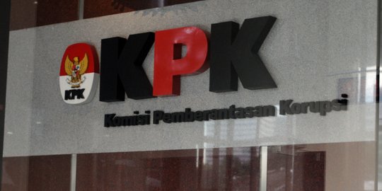 KPK Tetapkan AKBP Bambang Kayun Tersangka Suap, Langsung Ditahan Pakai ...