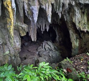 berkunjung ke gua togi ndrawa jejak peninggalan suku nias