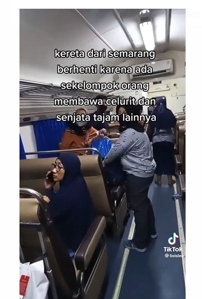 cek fakta tidak benar kereta berhenti karena sekelompok orang bawa senjata tajam