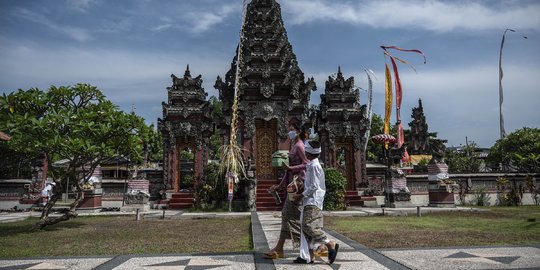 Khidmat Umat Hindu Rayakan Galungan