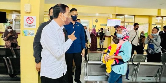 Jokowi Tanya Pelayanan BPJS ke Pasien di RSUD Arifin Achmad Pekanbaru