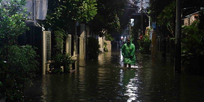 Banjir Rendam Jalan Bangka