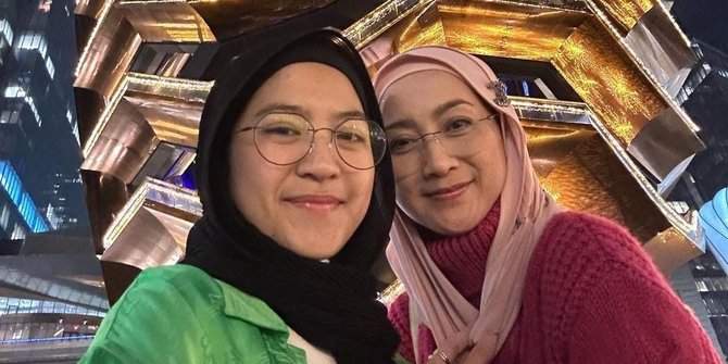 Potret Desy Ratnasari Bareng Sang Putri di New York, Paras Mirip Disebut Bak Kembar