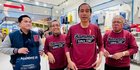 Jokowi dan Tiga Menteri Bikin Heboh Belanja Brand Lokal, Keren Pakai Sweater Kembar