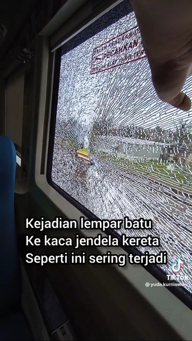 viral kereta api dilempari batu hingga kaca pecah bikin ngeri sekalogus miris