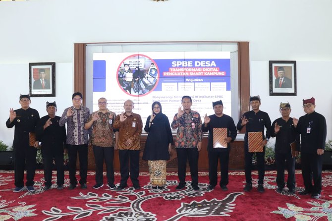 bupati banyuwangi ipuk fiestiandani saat pencanangan spbe desa di banyuwangi