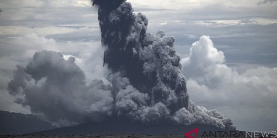 Gunung Anak Krakatau Erupsi 3 Kali sejak Rabu Kemarin
