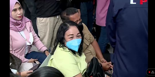 Ibu Bharada E Ungkap Suasana Haru Pertemuannya dengan Orangtua Brigadir J