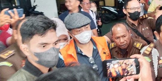 Kembali Jadi Tersangka Setelah Menang Praperadilan, Mantan Bupati Inhil Ditahan Lagi