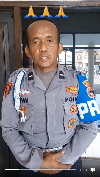 polisi membuat tutorial bermain lato lato, meminta maaf dan dihukum oleh atasannya