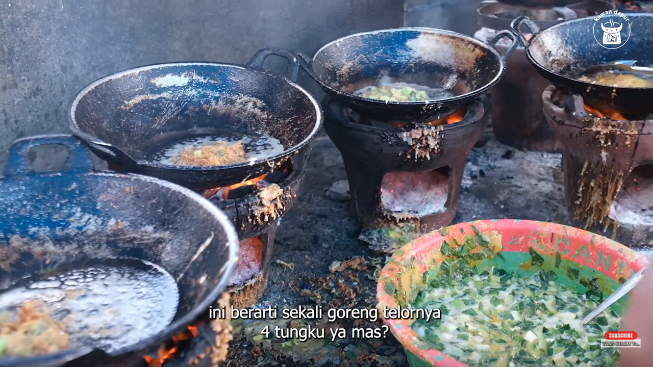 penjual nasi telur krispi ini kaget bisa raih omzet puluhan juta