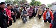 Jangkau Area Terisolasi, Mensos Risma Pastikan Korban Banjir di Pati Tertangani