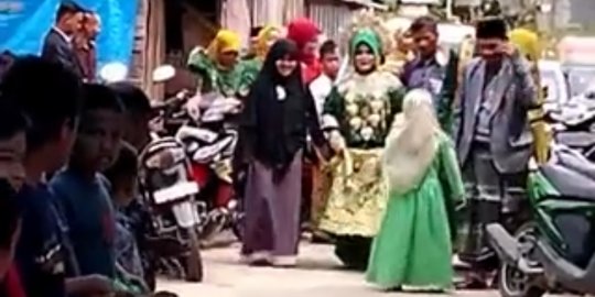 Tengah Viral, Begini Momen Pernikahan yang Diiringi Suara Lato-Lato