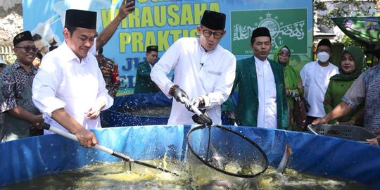 Sandiaga Uno Panen Lele Bersama PWNU DKI, Omzet Hingga Belasan Juta Rupiah