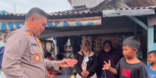 Keren, Kapolda Metro Jaya Main Lato-lato Pakai Tangan Kiri 'Bismillah Bisa'