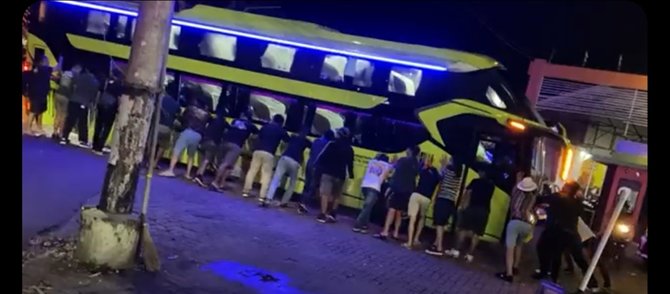 duta sheila on 7 dorong bus aksinya viral