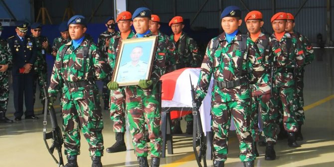 Jenazah GM Bandara Adi Soemarmo Solo Dimakamkan Secara Militer di Malang