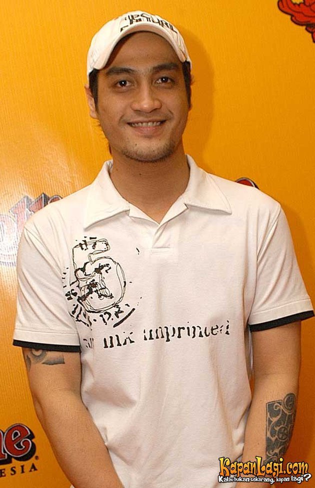 genap berusia 45 tahun intip potret transformasi ferry irawan dari dulu hingga kini