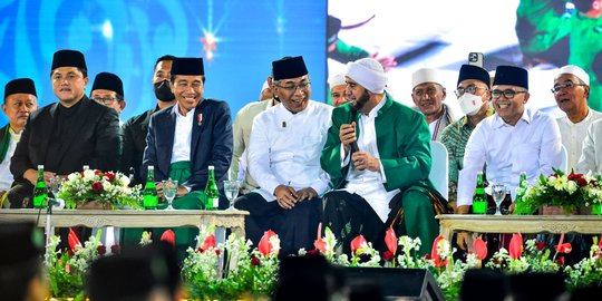 8 Tahun Tidak Jumpa, Jokowi dan Habib Syech Bertemu dalam Festival di Banyuwangi