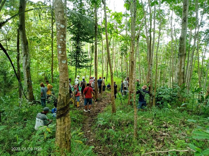 warga wadas bersama tim bbws lakukan pengukuran penambangan