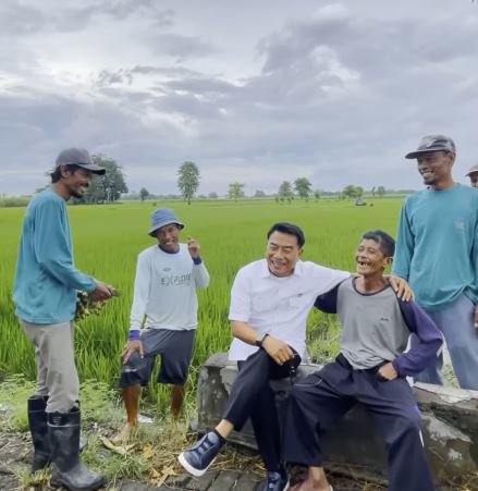 cak narto kaget lagi di sawah didatangi temannya kecilnya pensiunan jenderal tni