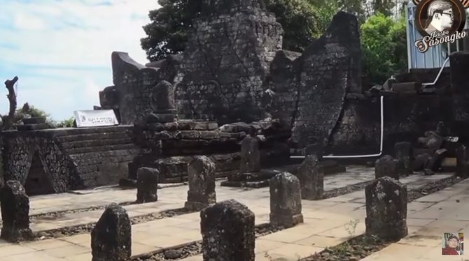 kesaktian sunan sendang duwur tundukkan batang pohon untuk minum sunan drajat