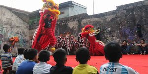 Latihan Barongsai dan Liong Jelang Imlek Jadi Tontonan Seru Anak-Anak di Bogor