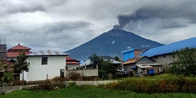 Gunung Kerinci Erupsi Selama 13 Menit, Semburkan Abu Setinggi 600 meter