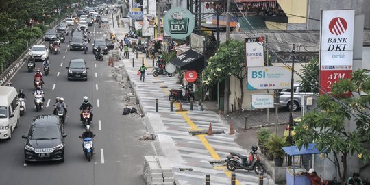 Pemkot Depok Siapkan Konsep Tertibkan Parkir Liar di Trotoar